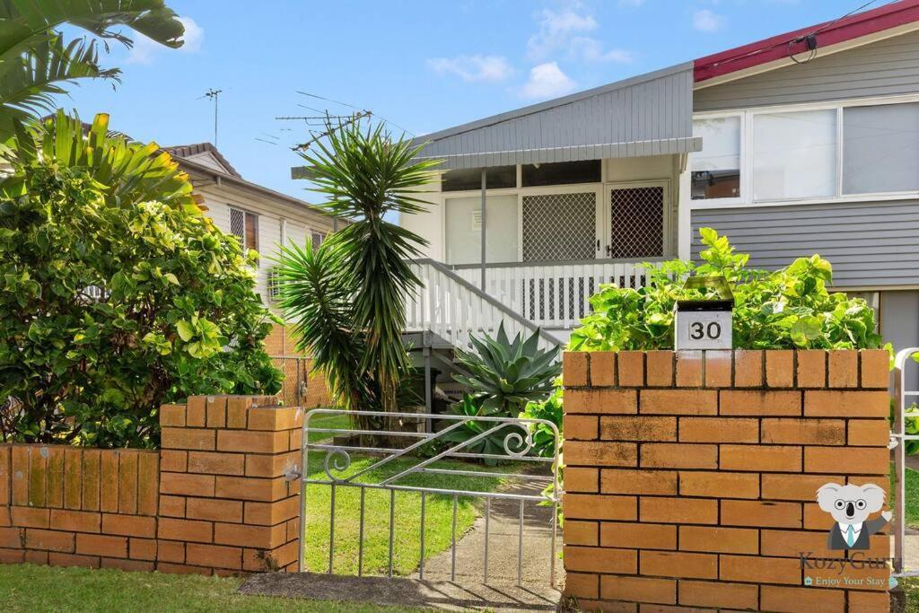 Holiday home Kozyguru / Mt Gravatt East / 3 Bed House Qmg030