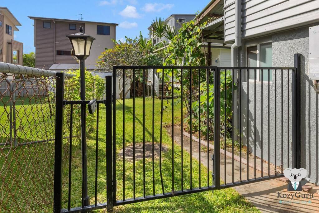 Holiday home Kozyguru / Mt Gravatt East / 3 Bed House Qmg030 *